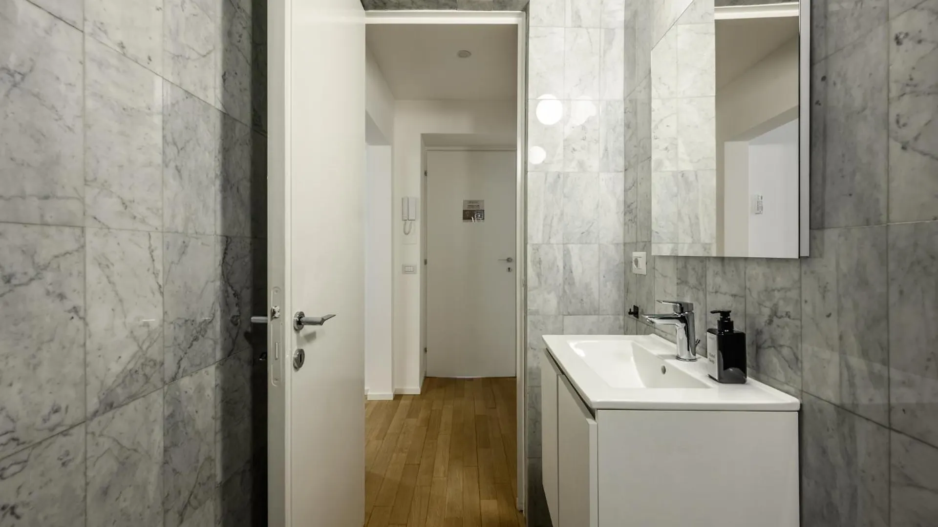 Apartment Stylish Loft & Luxury Studio In Duomo Brera Milan Italy